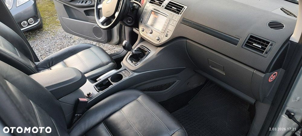 Ford Kuga 2.0 TDCi 2x4 Titanium - 16