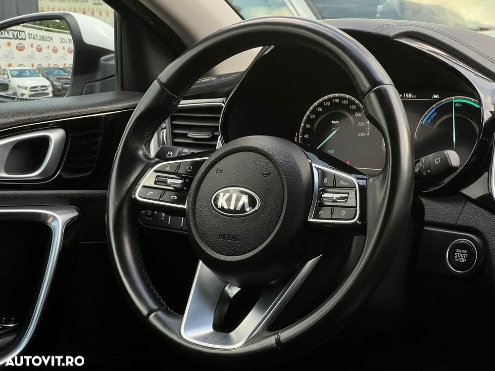 Kia XCeed - 11