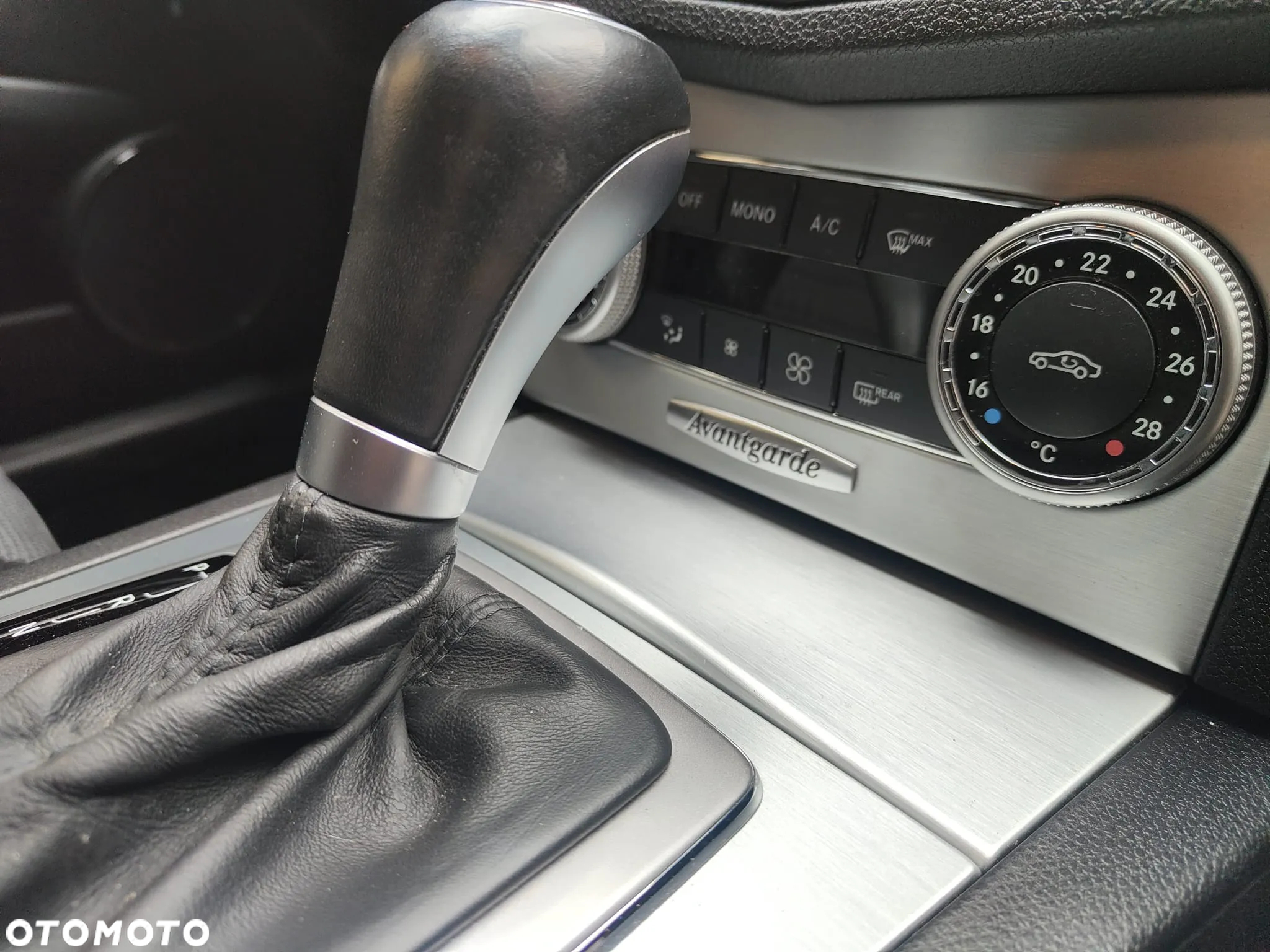 Mercedes-Benz Klasa C 180 T BlueEFFICIENCY 7G-TRONIC Avantgarde - 7