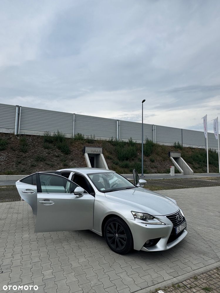 Lexus IS 300h Prestige - 22
