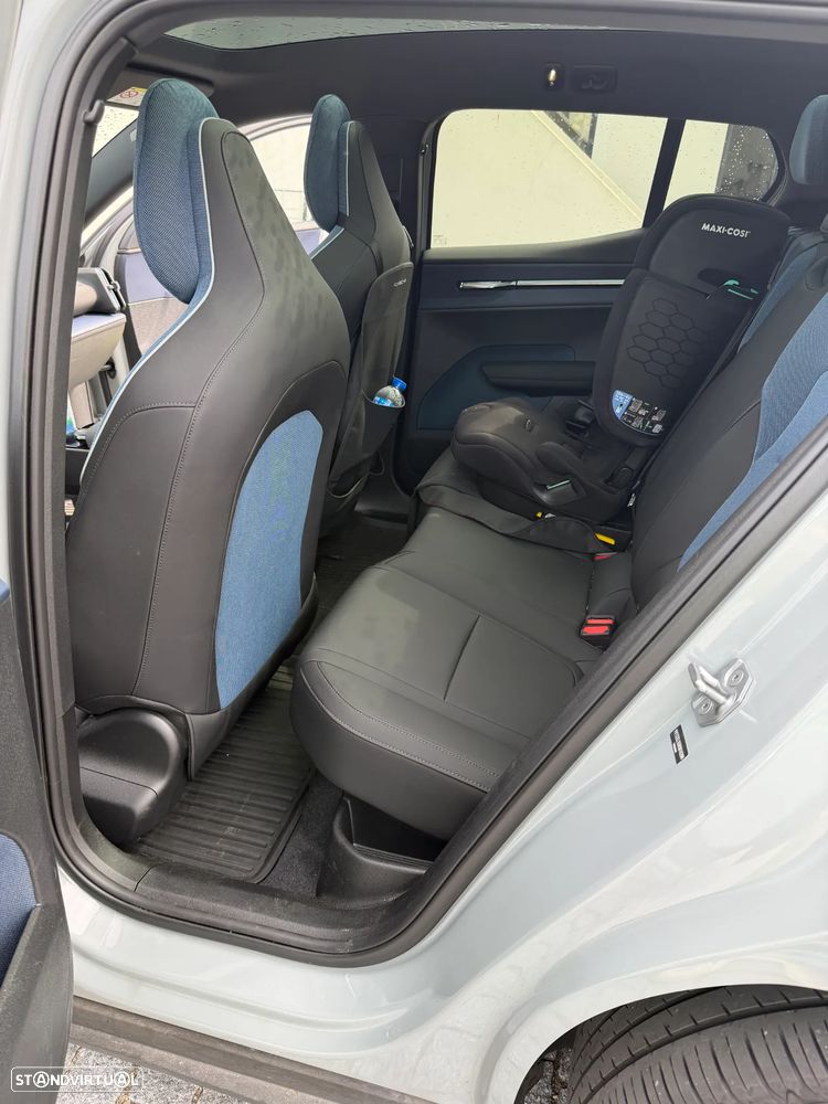 Volvo EX30 Single Motor Extended Range RWD Ultra - 13
