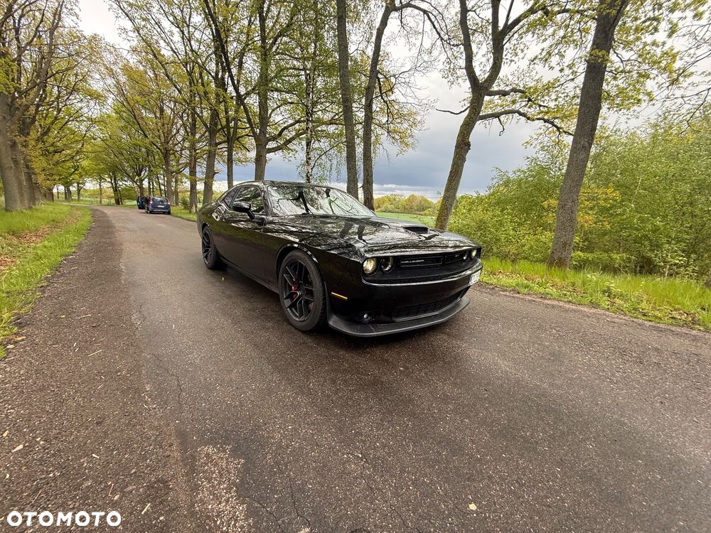Dodge Challenger - 12