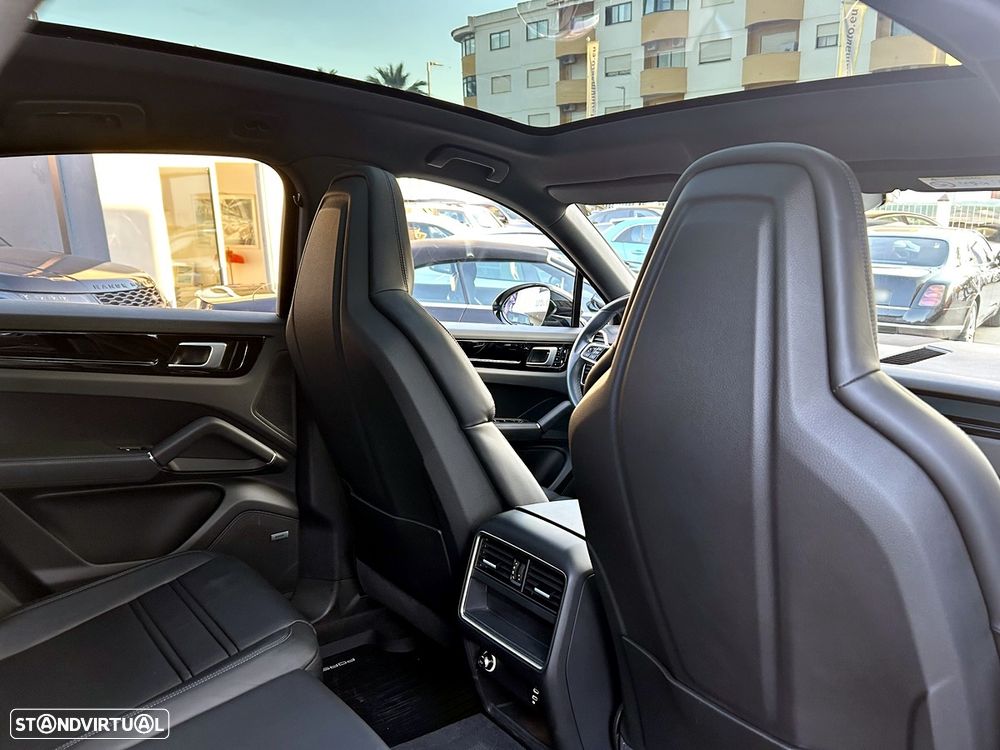 Porsche Cayenne Coupé E-Hybrid - 37