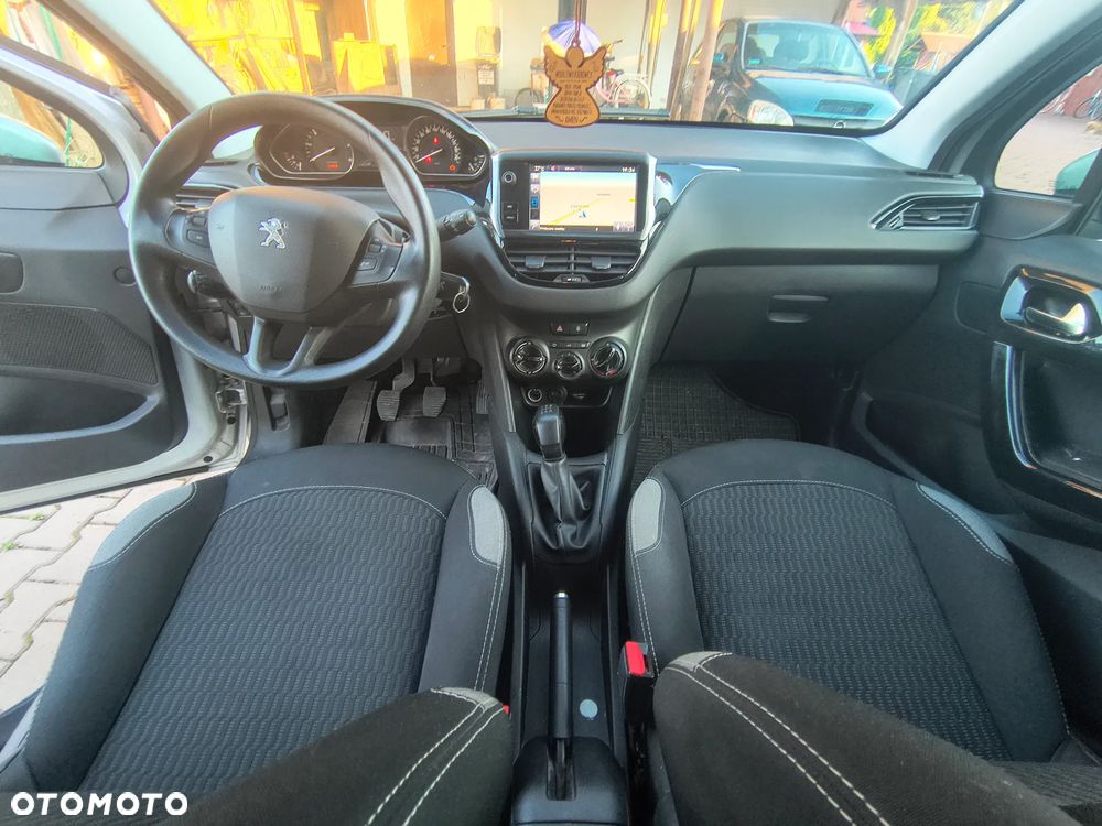 Peugeot 208 - 6