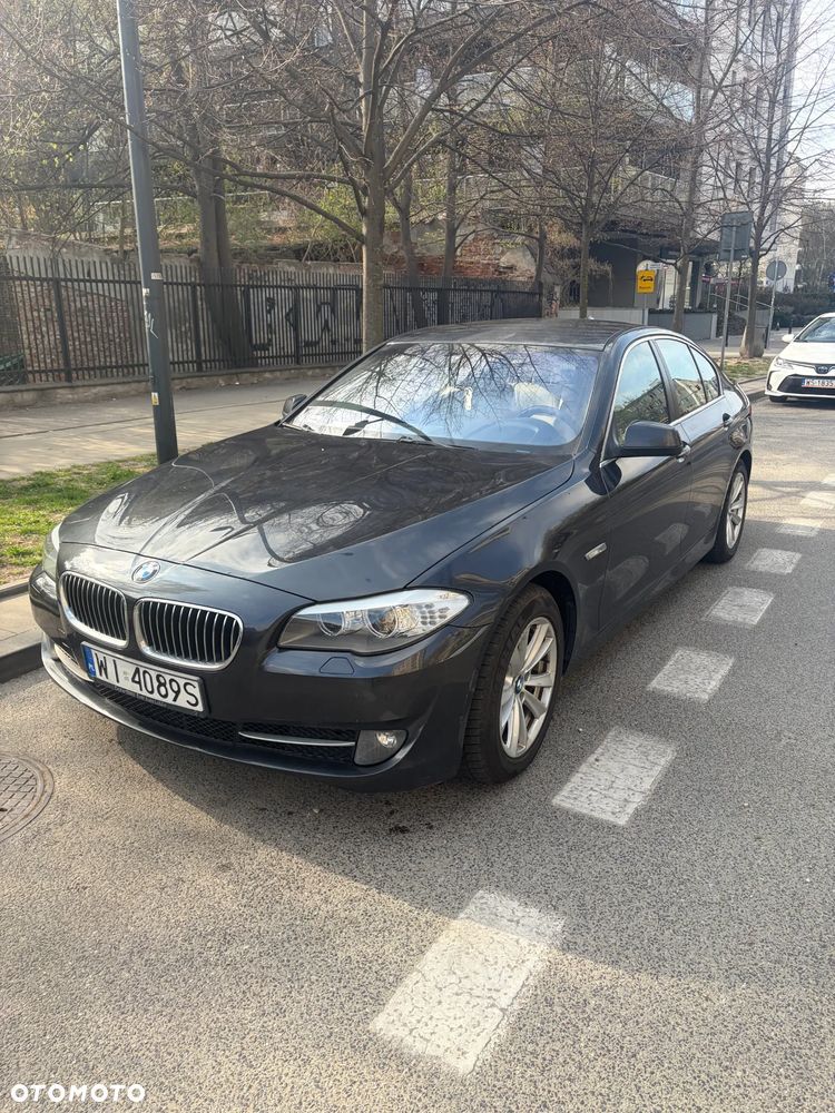 BMW Seria 5 525d xDrive - 13