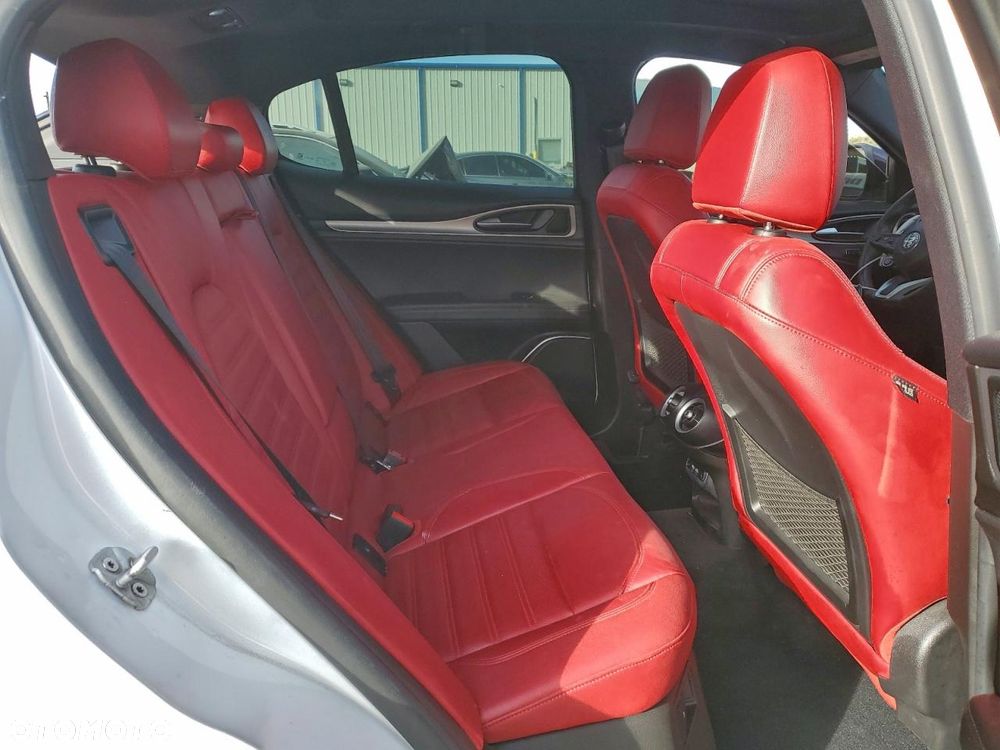 Alfa Romeo Stelvio - 10