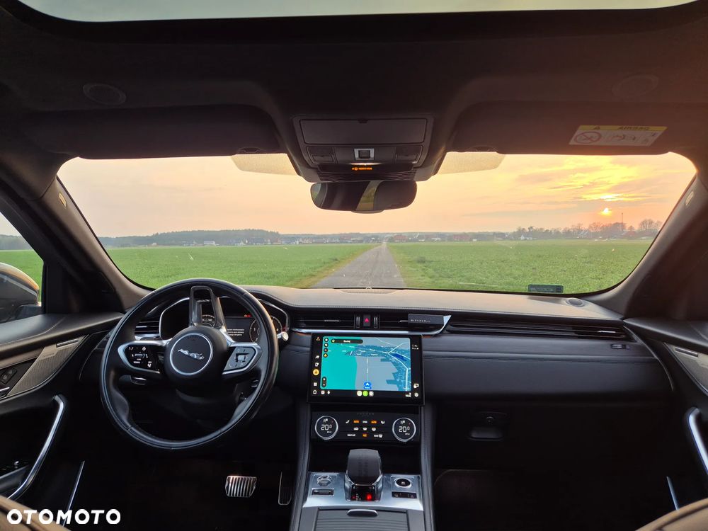 Jaguar F-Pace 2.0 D200 mHEV AWD SE - 7