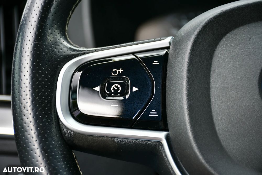 Volvo XC 60 D4 AWD R-Design - 18