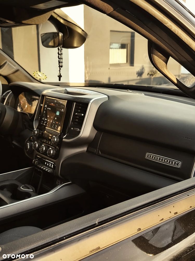 RAM 1500 Crew Cab Shortbed Bighorn - 28
