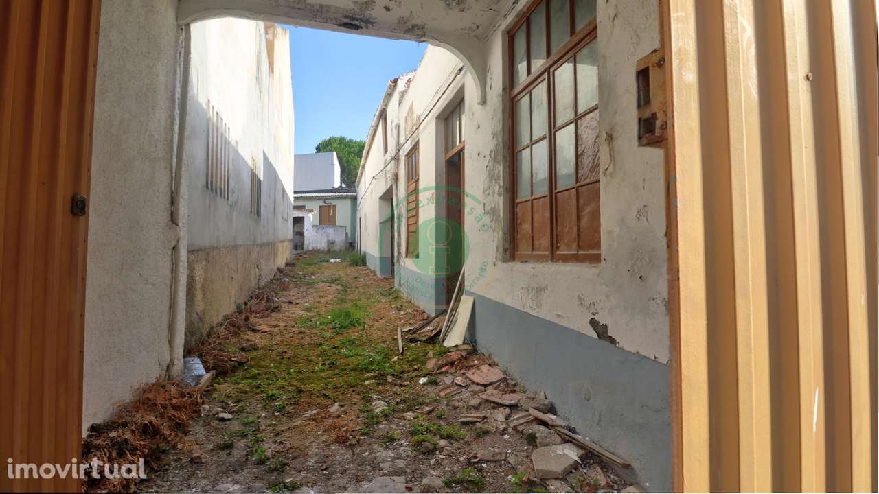 Moradia p/ Reabilitar com Terreno - Grande imagem: 3/33