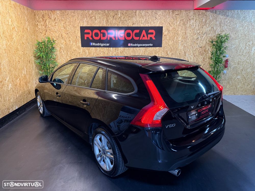 Volvo V60 2.0 D3 Momentum Start/Stop - 4
