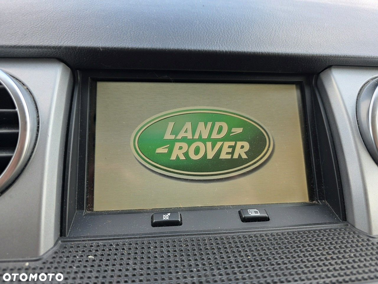 Land Rover Discovery IV 2.7D V6 S - 29