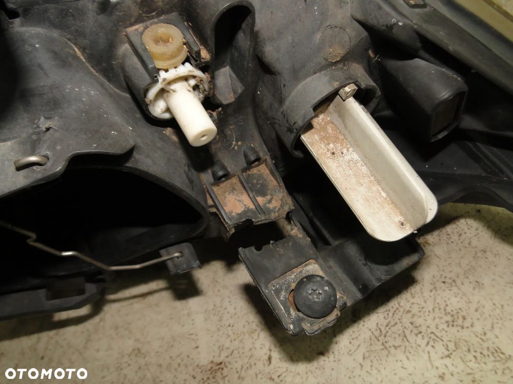 BMW 1 E87 E88 E82 E81 LIFT LAMPA PRAWA PRZÓD PRZEDNIA ŚLIZG EUROPA - 9