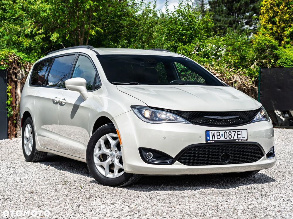Chrysler Pacifica - 3