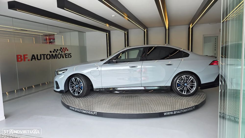 BMW 530 e Pack Desportivo M - 16