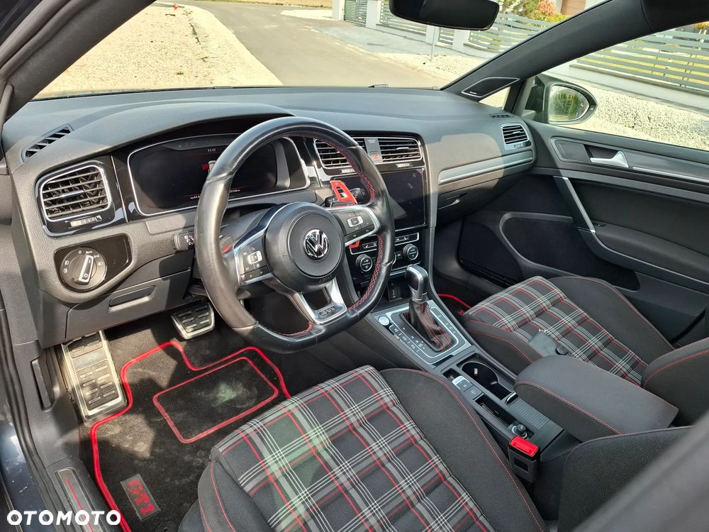 Volkswagen Golf GTI (BlueMotion Technology) DSG Performance - 15