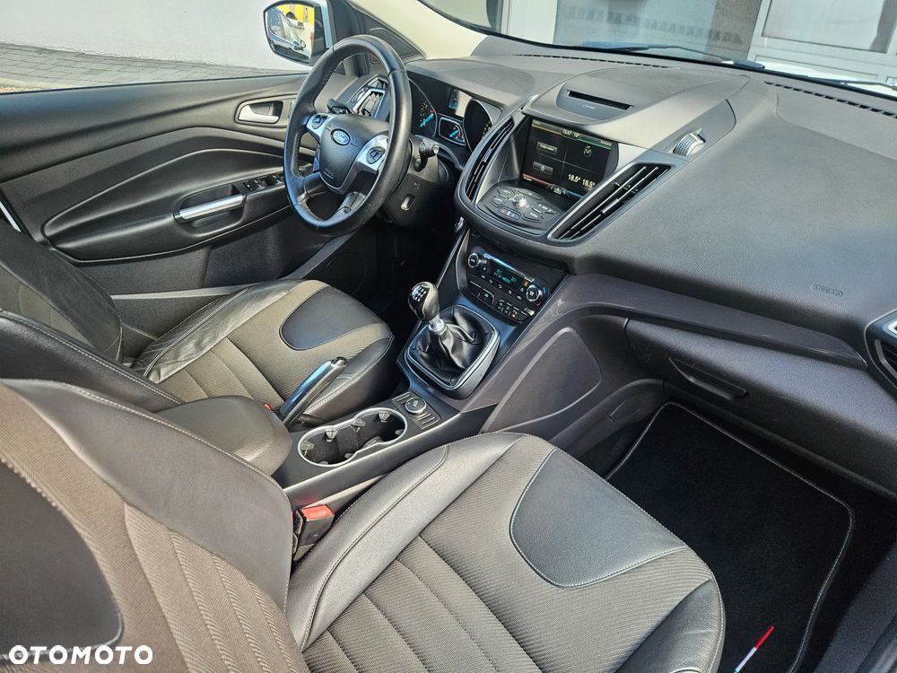 Ford Kuga 1.5 EcoBoost 2x4 Titanium - 19