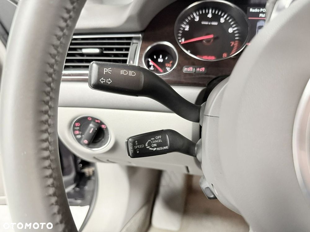 Audi A8 4.2 Quattro - 37