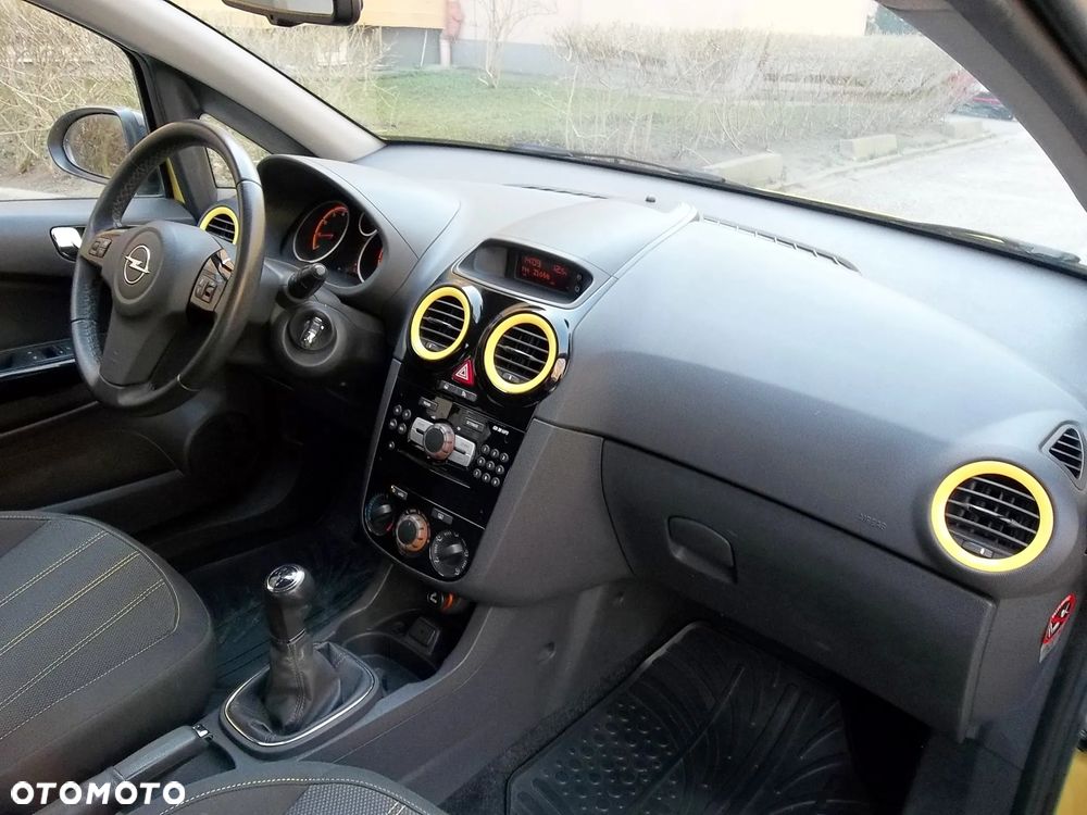 Opel Corsa 1.2 16V Cosmo - 6