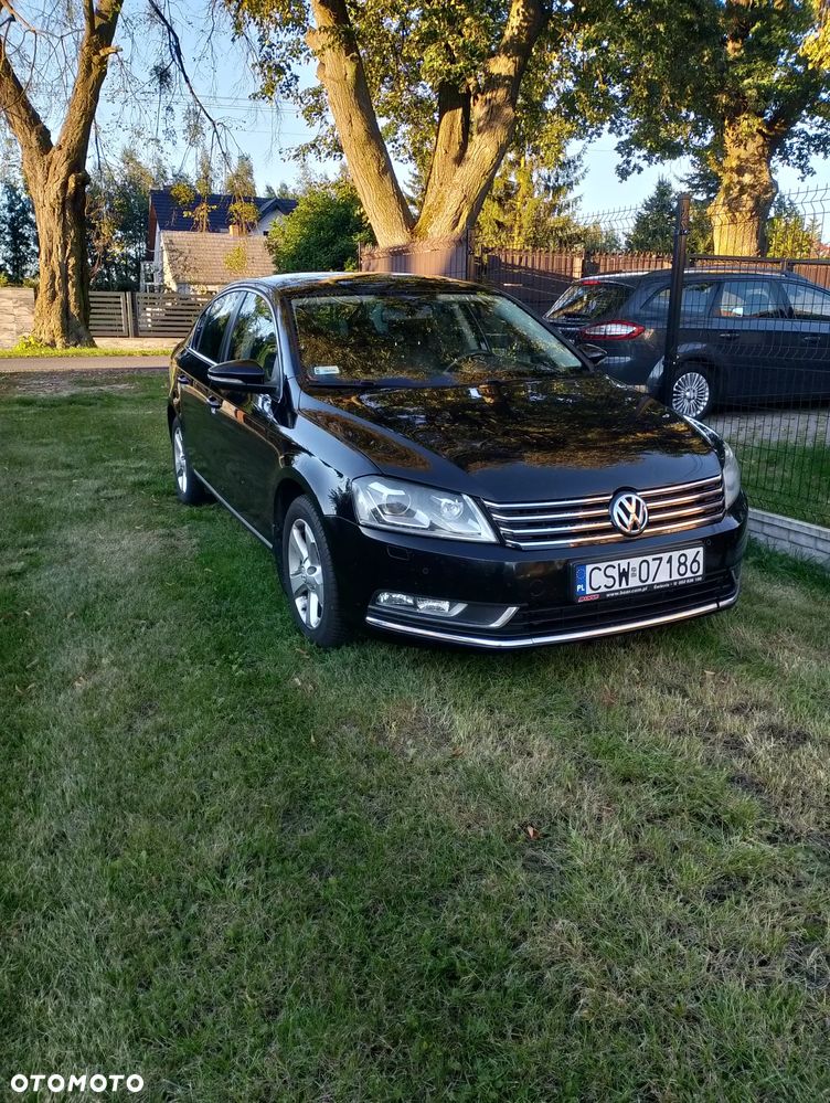 Volkswagen Passat - 1