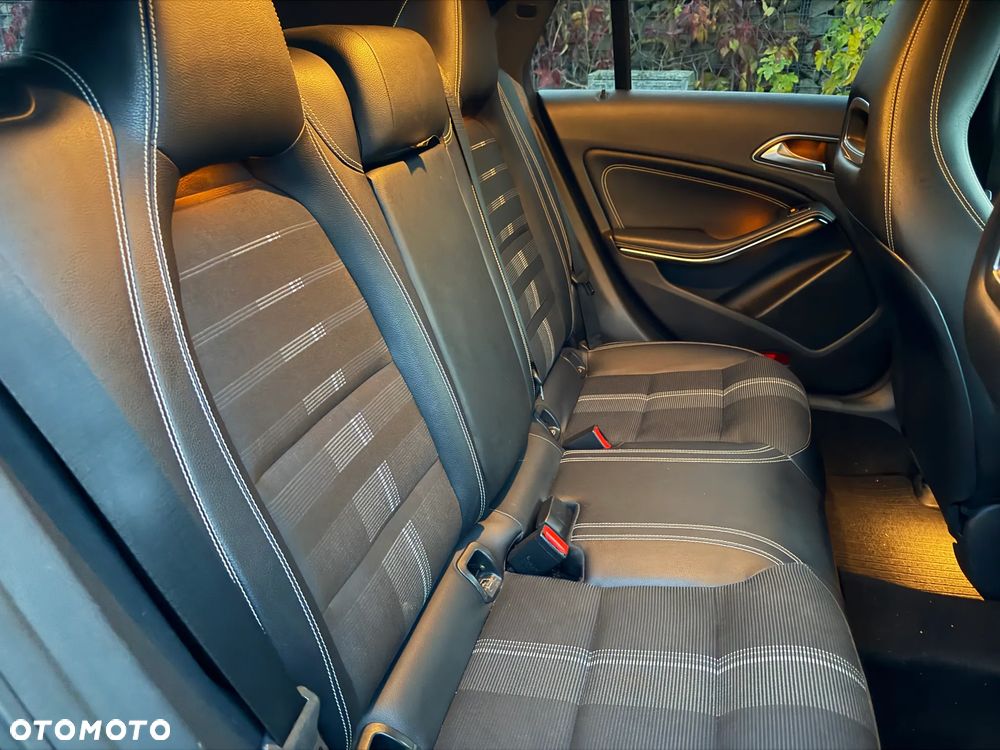 Mercedes-Benz CLA 200 d 7G-DCT UrbanStyle Edition - 30