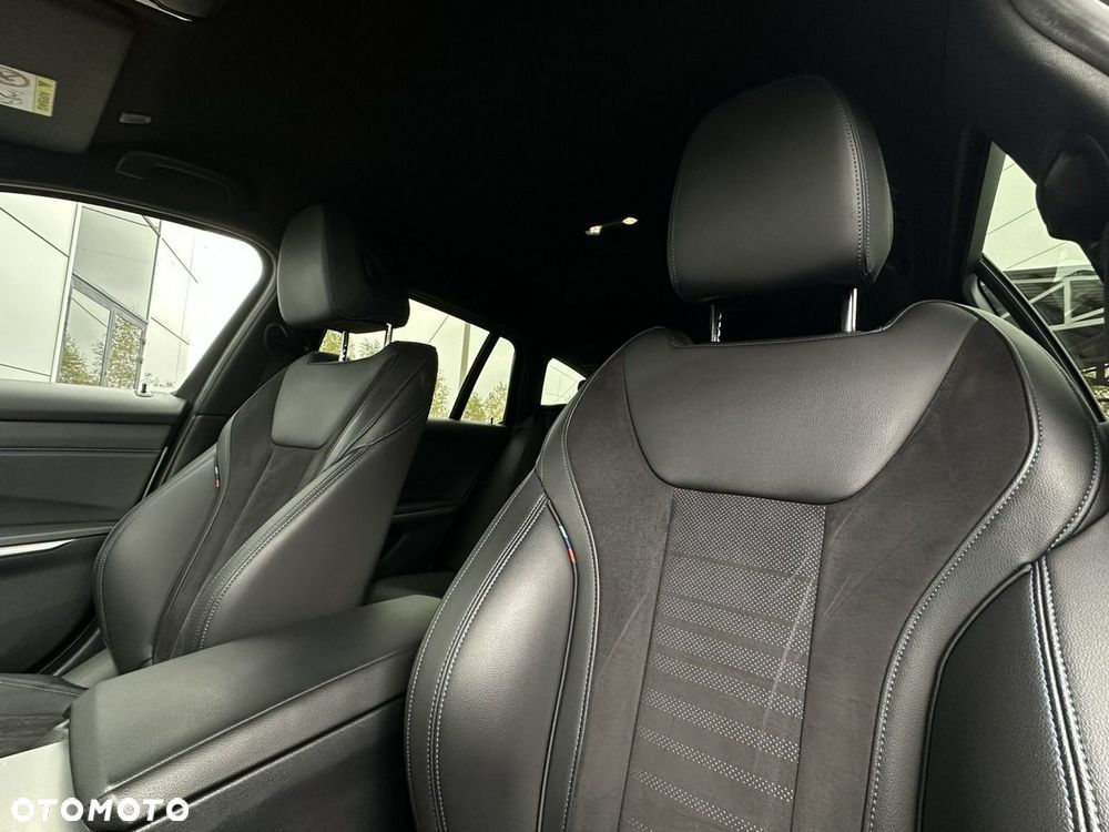 BMW Seria 3 330e PHEV M Sport - 17