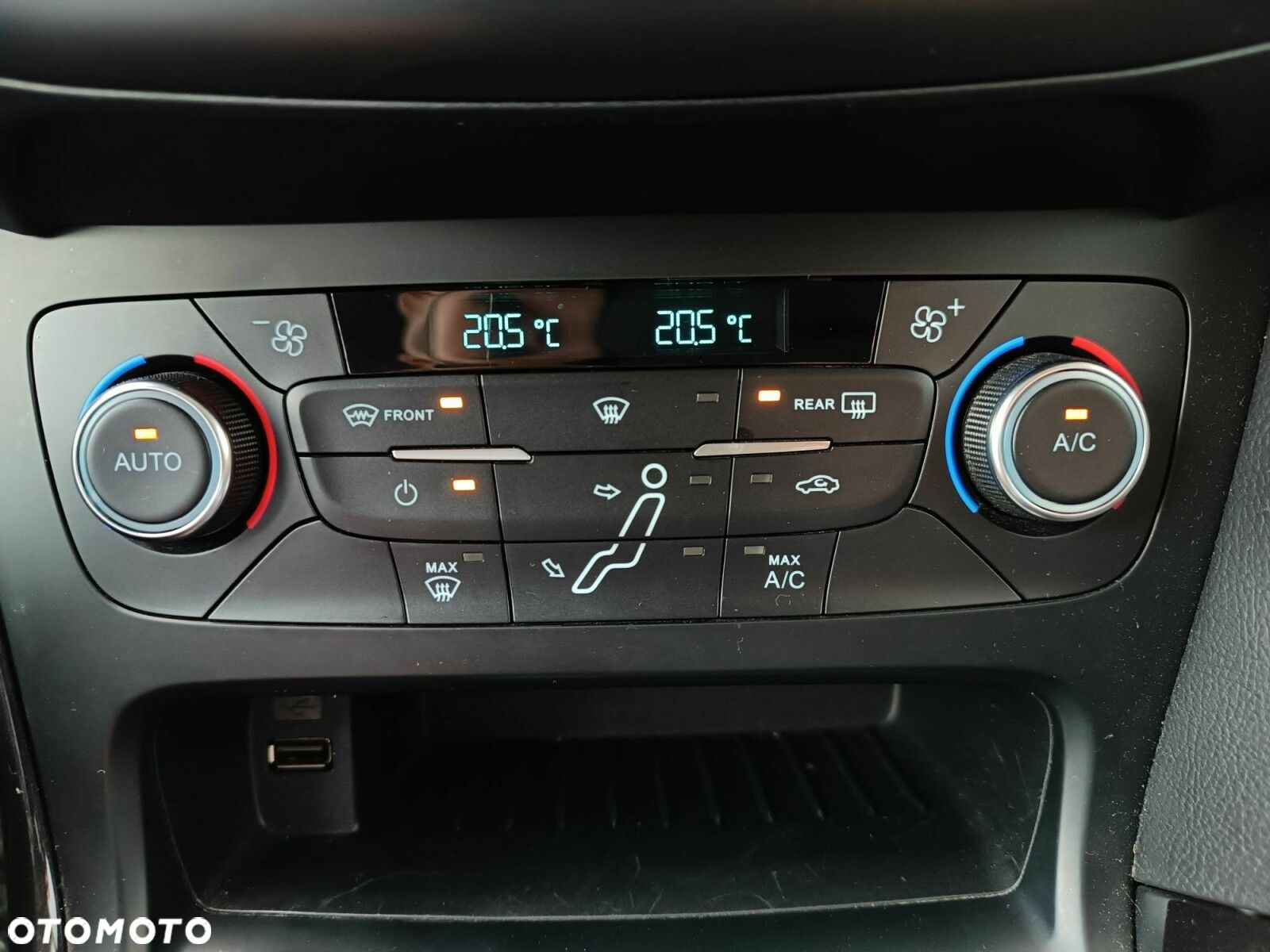 Ford Focus 1.5 EcoBoost Titanium ASS - 23