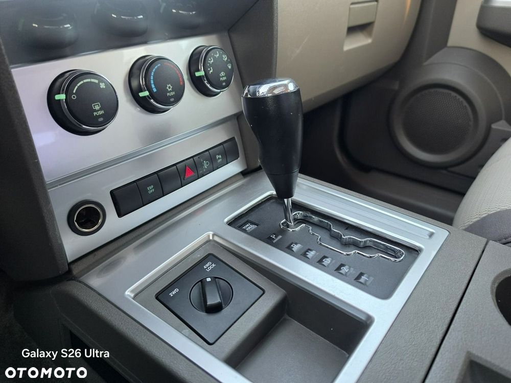 Dodge Nitro - 35