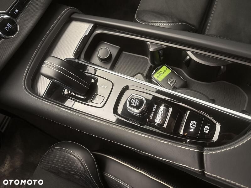 Volvo XC 90 B5 D AWD R-Design 7os - 18