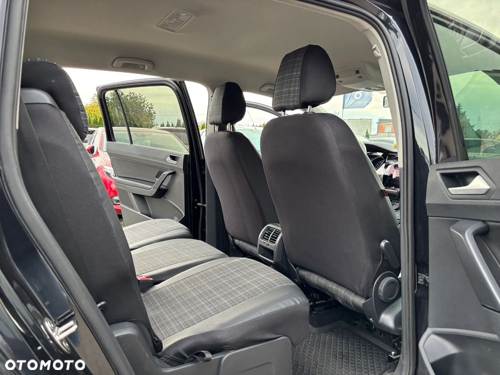 Volkswagen Touran - 27