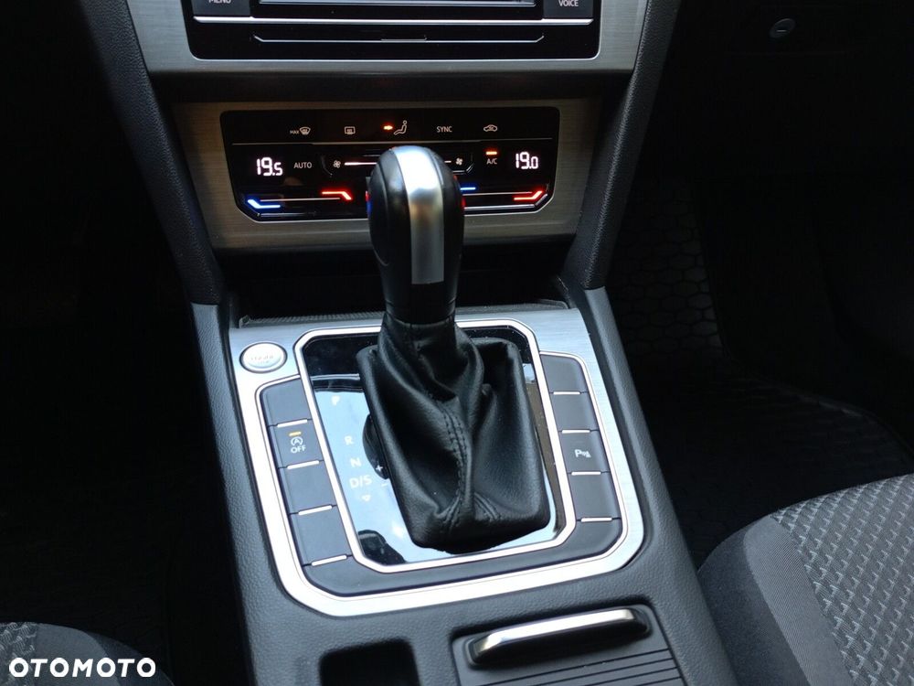 Volkswagen Passat - 15