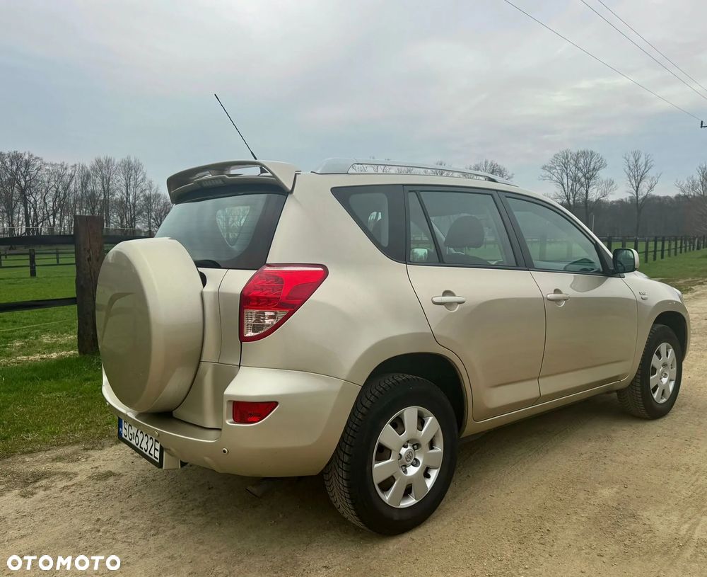 Toyota RAV4 2.2 D-4D Sol - 2