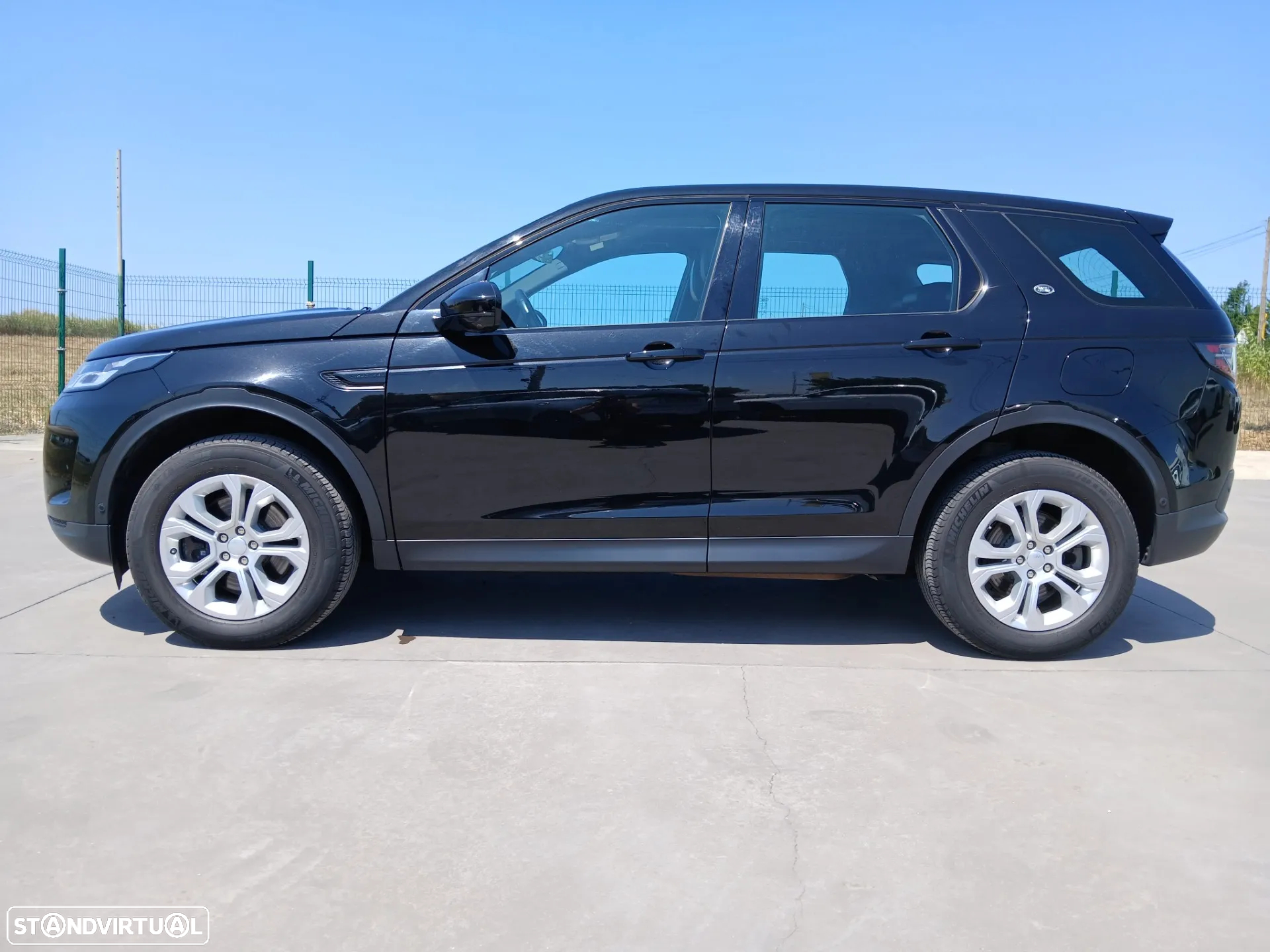 Land Rover Discovery Sport 1.5 I3 P300e AWD R-Dynamic SE - 4