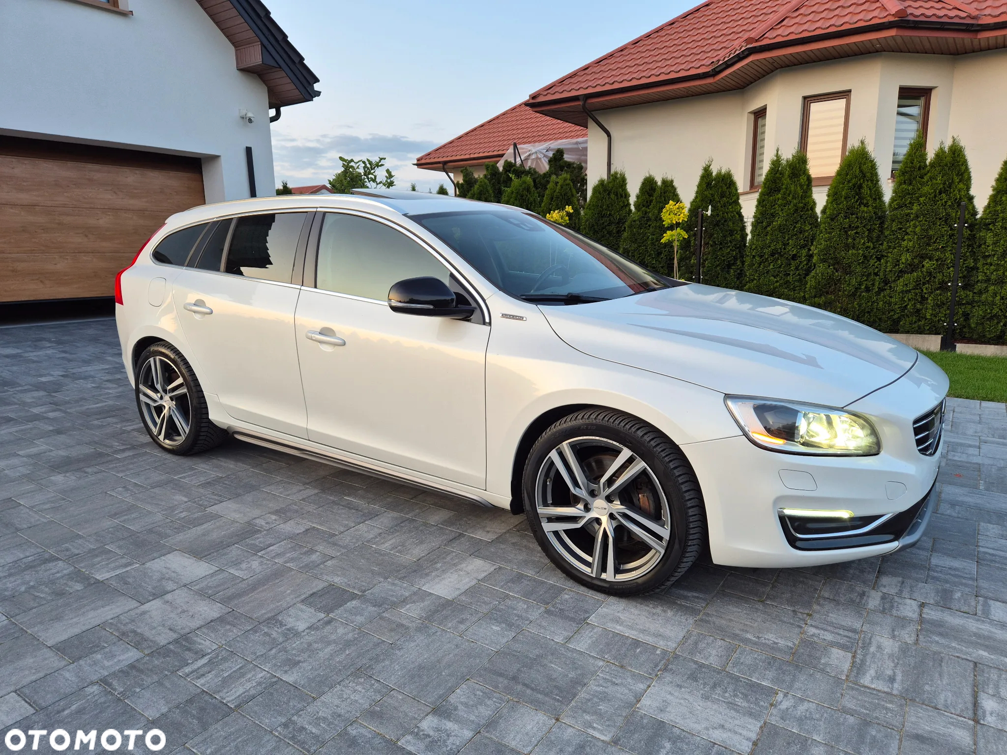 Volvo V60 D6 Plug-In-Hybrid AWD Geartronic Summum - 18