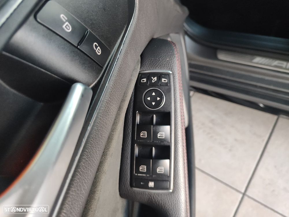 Mercedes-Benz A 45 AMG 4Matic Speedshift 7G-DCT - 21