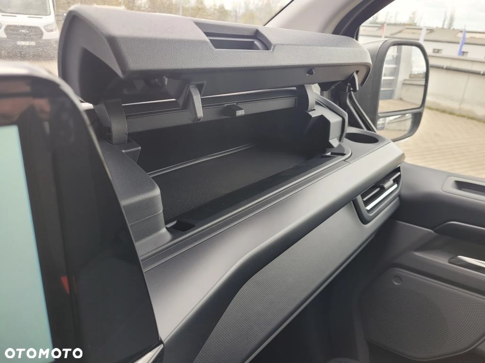 Ford Tourneo Custom - 22