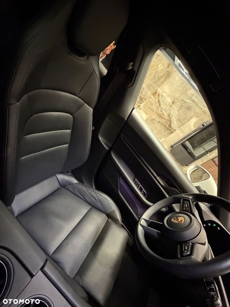 Porsche Taycan 4 - 20