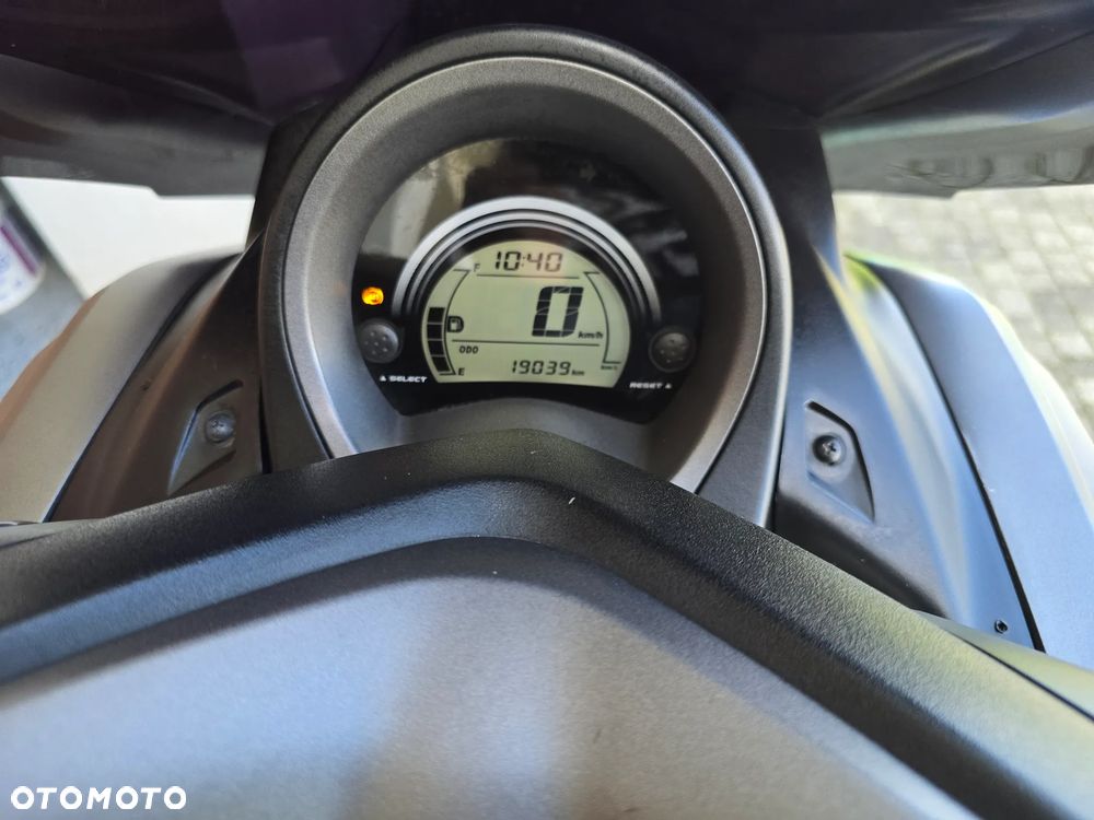 Yamaha NMAX - 9