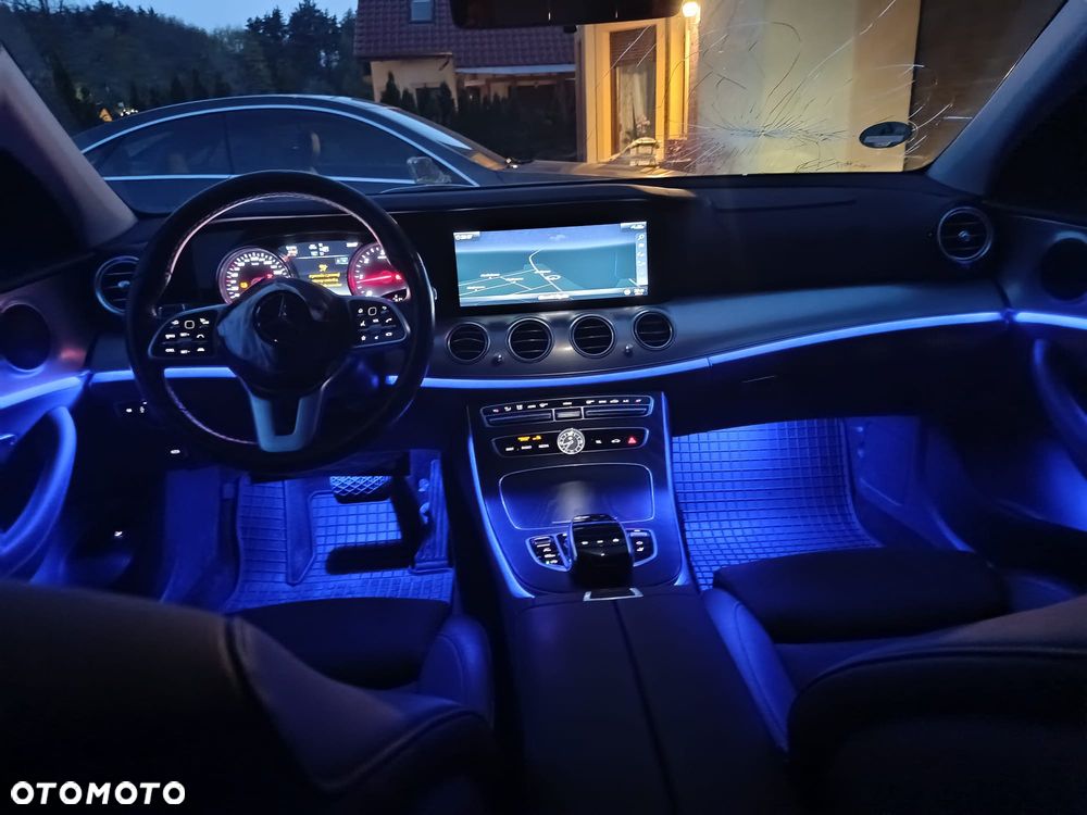 Mercedes-Benz Klasa E 220 d 9G-TRONIC - 40