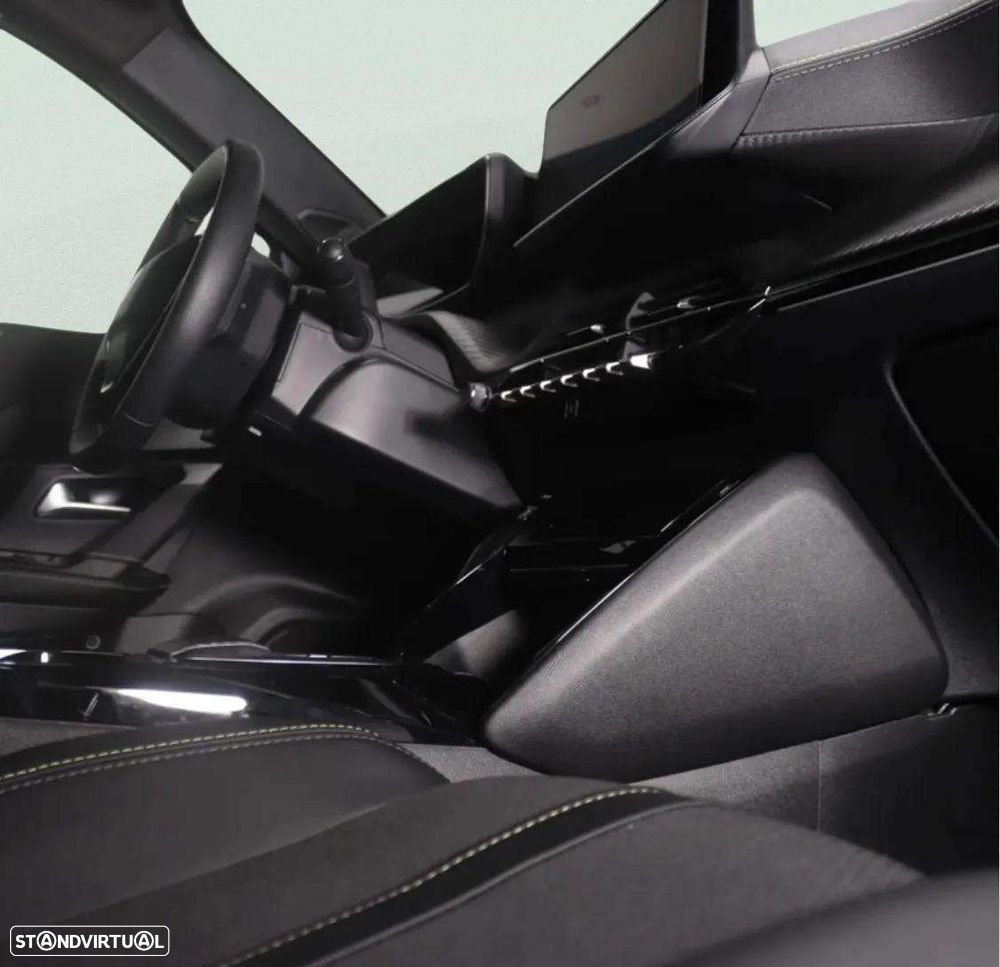 Peugeot e-2008 GT - 12