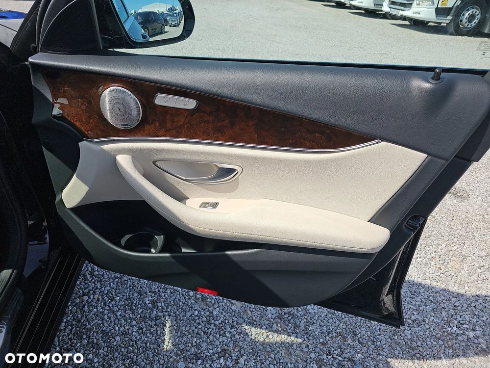 Mercedes-Benz Klasa E 300 de 4-Matic Avantgarde - 21