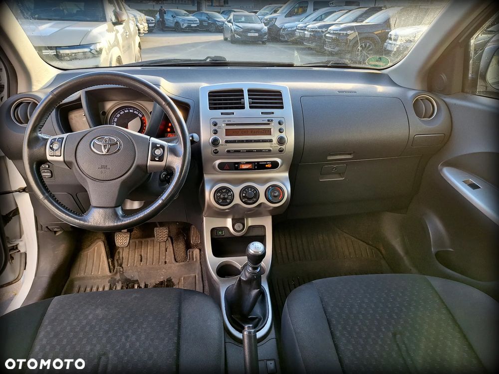 Toyota Urban Cruiser 1.33 4x2 Town - 9