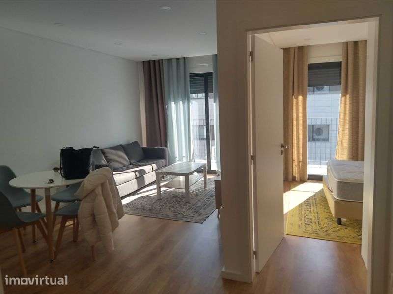 Apartamento T1 com lugar de garagem - Grande imagem: 2/12
