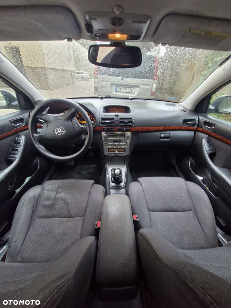 Toyota Avensis 2.0 D-4D High - 8