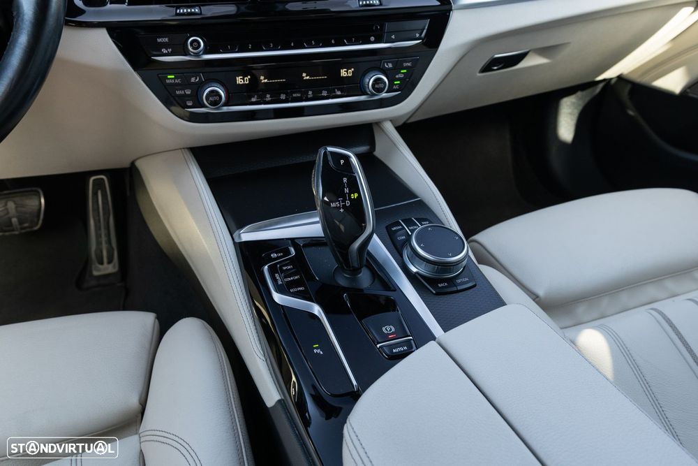 BMW 520 d Pack Desportivo M Auto - 21