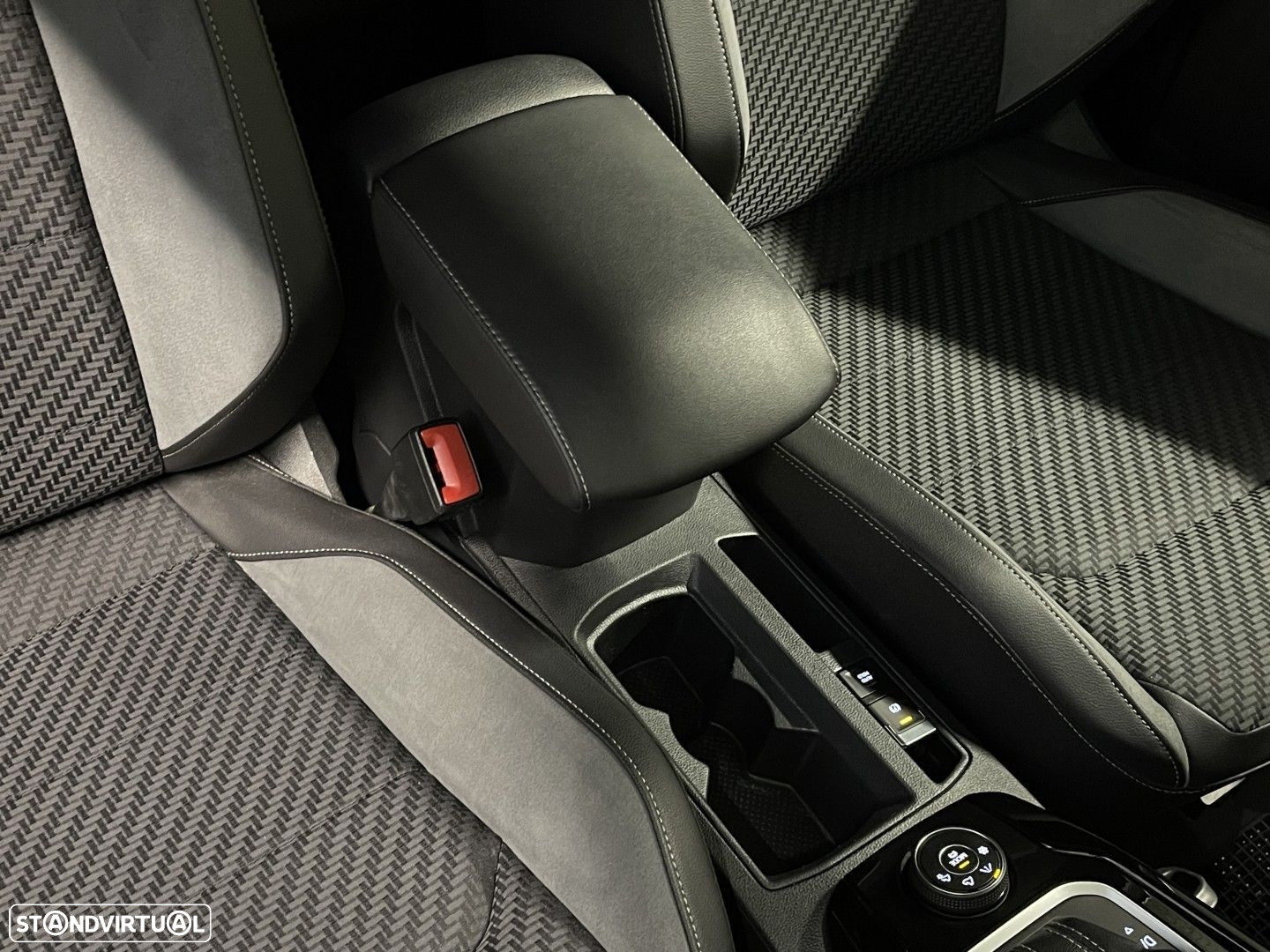 VW T-Roc 2.0 TSI 4M R DSG - 33