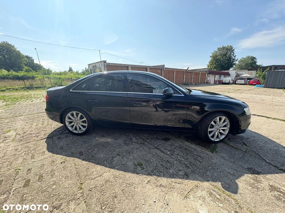 Audi A4 Limousine - 1