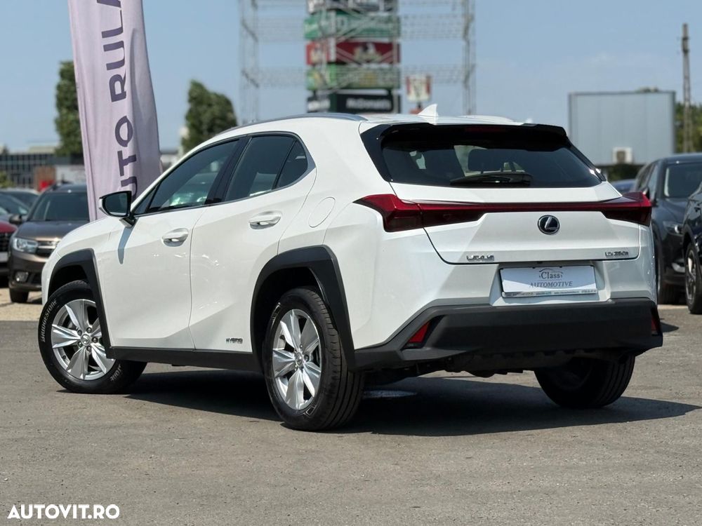 Lexus UX - 9