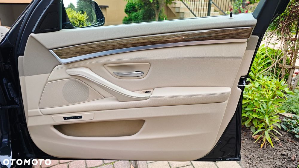 BMW Seria 5 525d xDrive Modern Line - 19