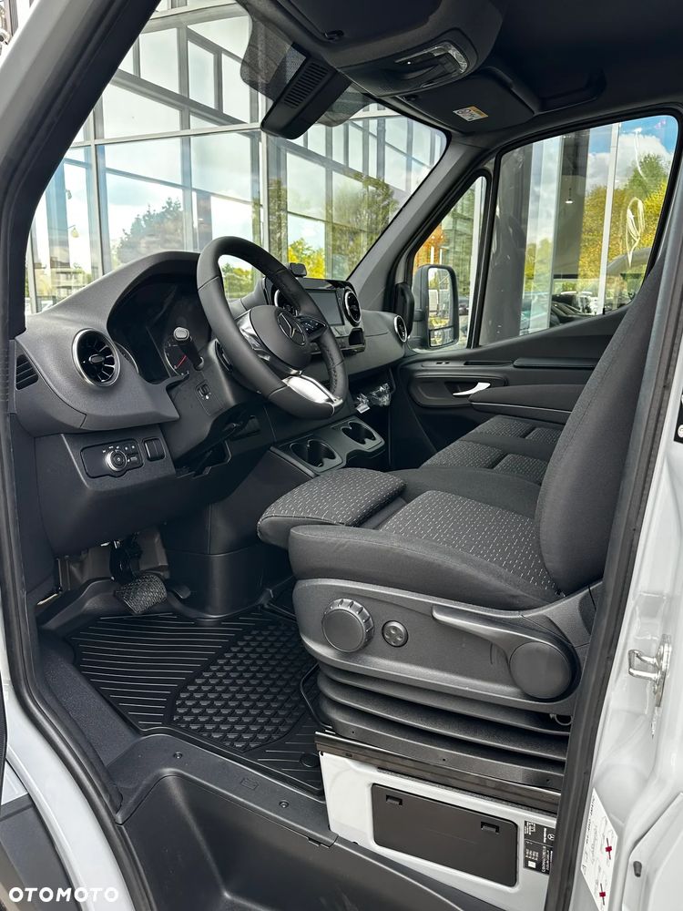 Mercedes-Benz Sprinter - 19